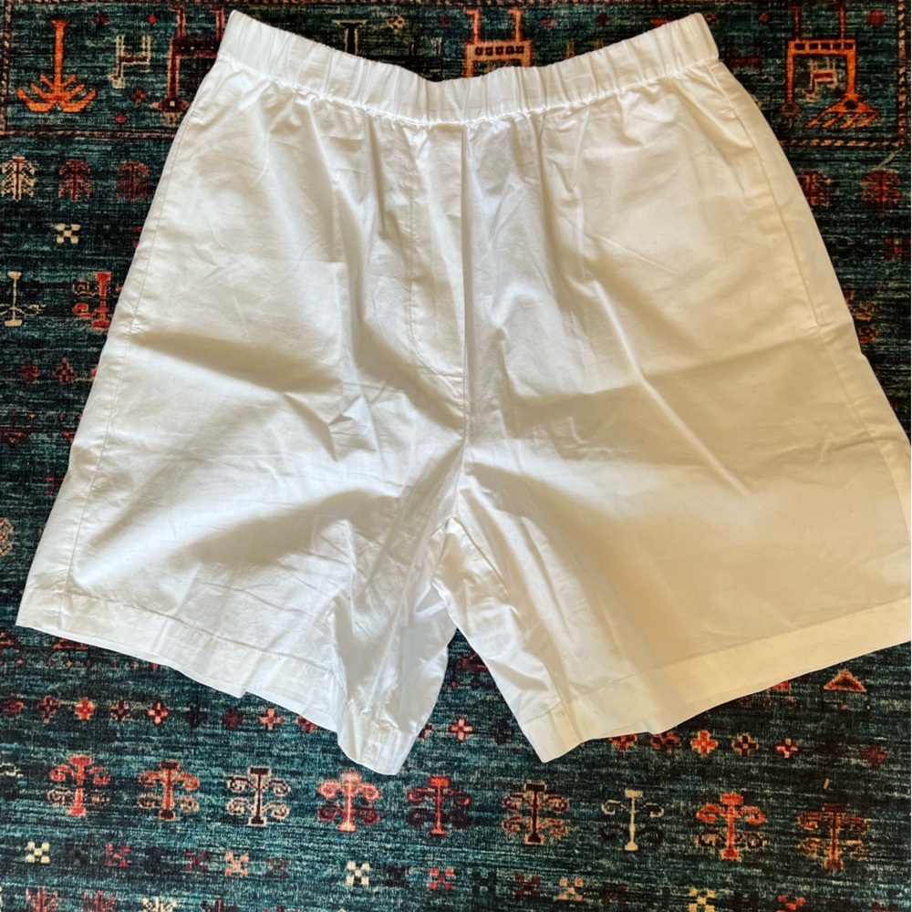 Wilfred White Bermuda Short (Small)